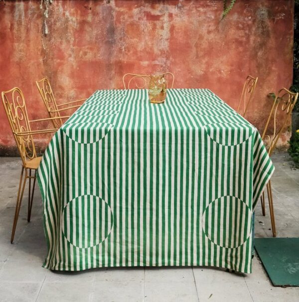 agrippina tablecloth 4 def
