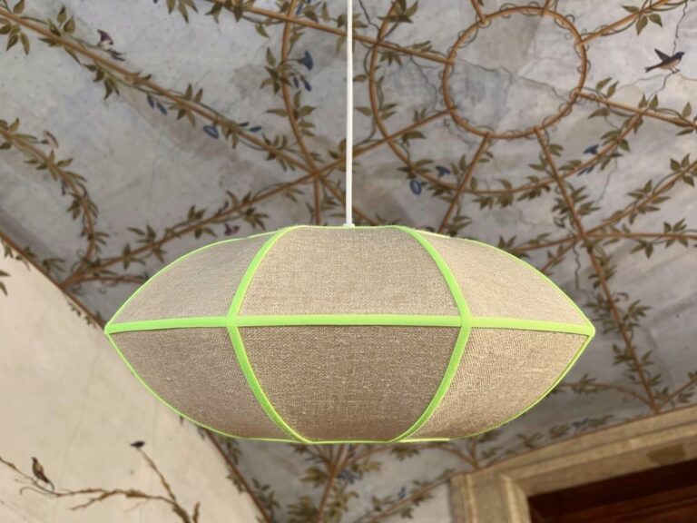 Paralume di tessuto La Ronda a lente beige bordini verde fluo Rima Fonti