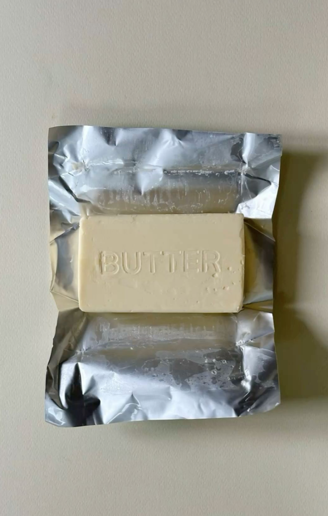 Burro marchiato in rilievo — colazioni d'hotel, boutique gastronomica, dairy d'autore.