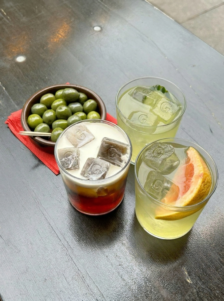 Cubetti di ghiaccio con monogramma — cocktail d'autore, aperitivi firmati, mixology su misura.