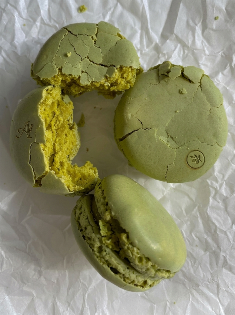 Προσωποποιημένα macarons — chef pâtissier, γάμοι, εκδόσεις atelier.